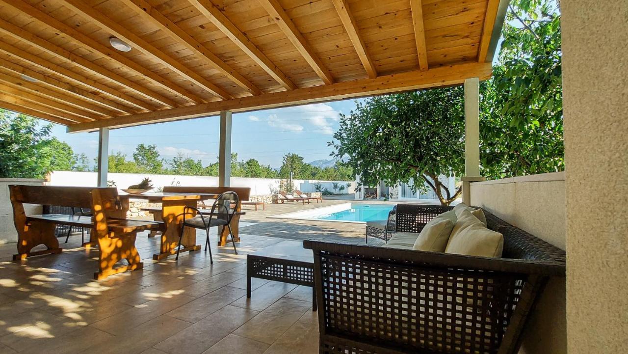 Villa Legacy Krusvar Экстерьер фото